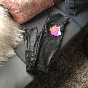 Spanx pleather leggings size large NWT